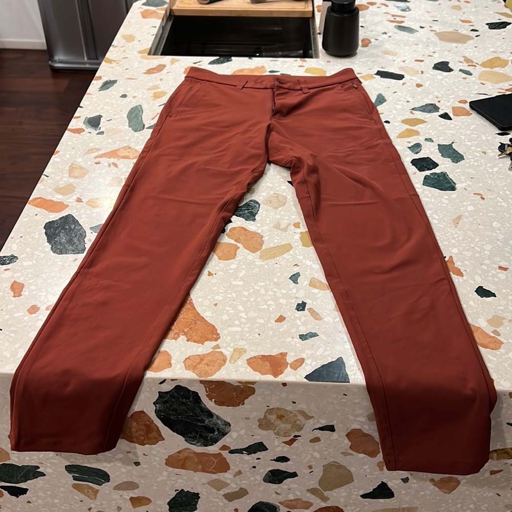 Lululemon Mens Commission Slim-Fit Pant 30" in Rust Red.